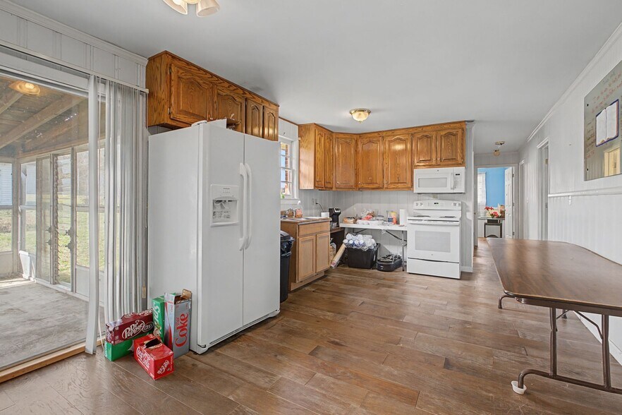 More Photos Of 611 New Shackle Island Rd, Hendersonville Flex For Sale