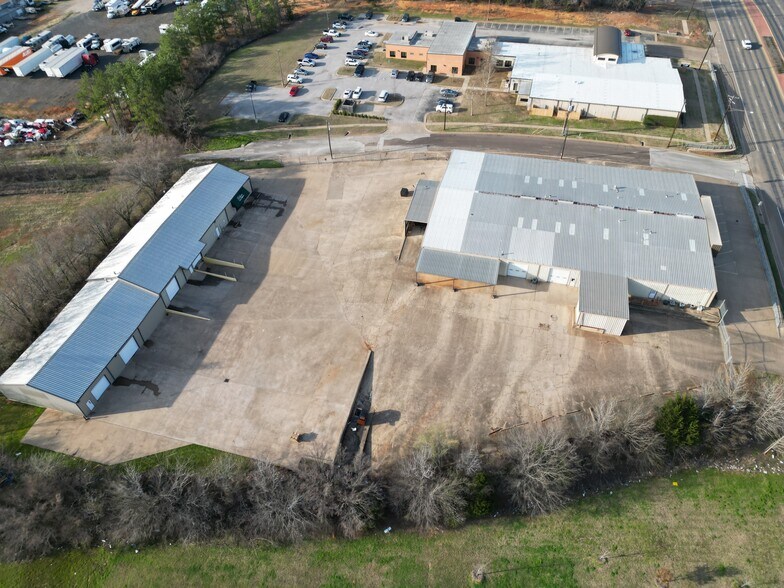 More Photos Of 301 S Southeast Loop 323, Tyler Showroom For Lease