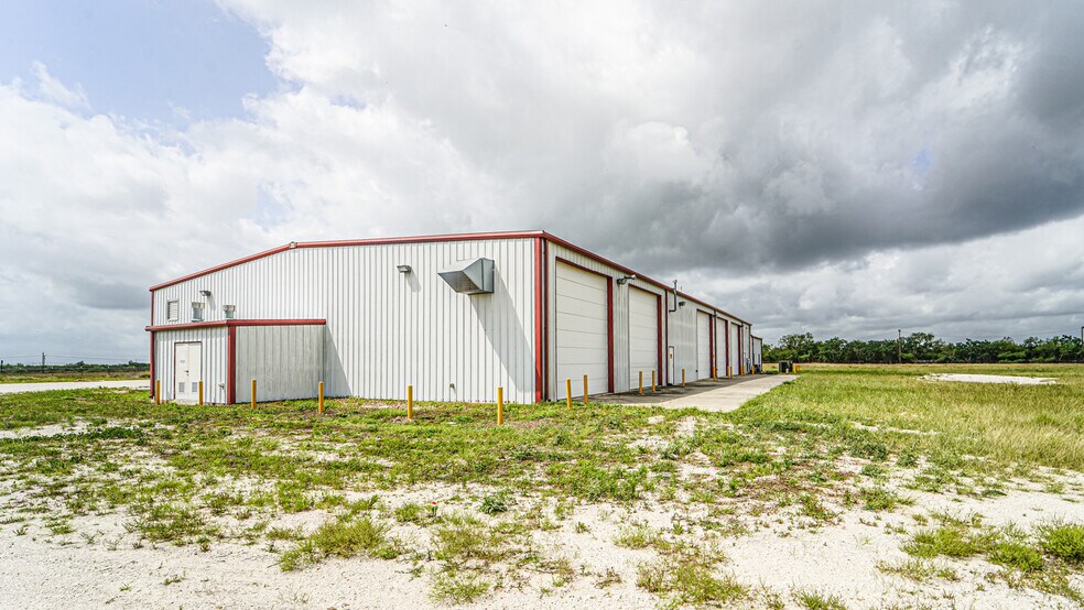 More Photos Of 5500 SW Moody St, Victoria Manufacturing For Sale