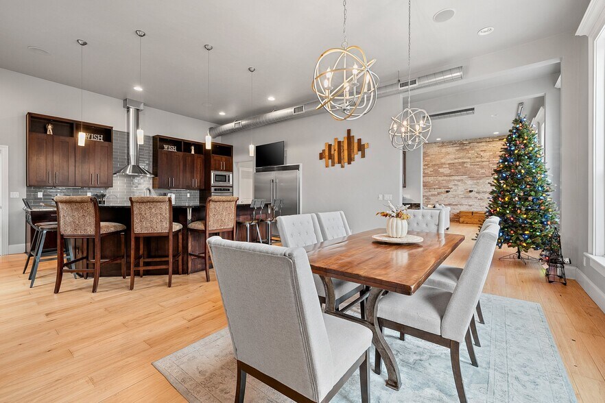 More Photos Of 408 Dousman St, Green Bay Storefront Retail Residential For Sale