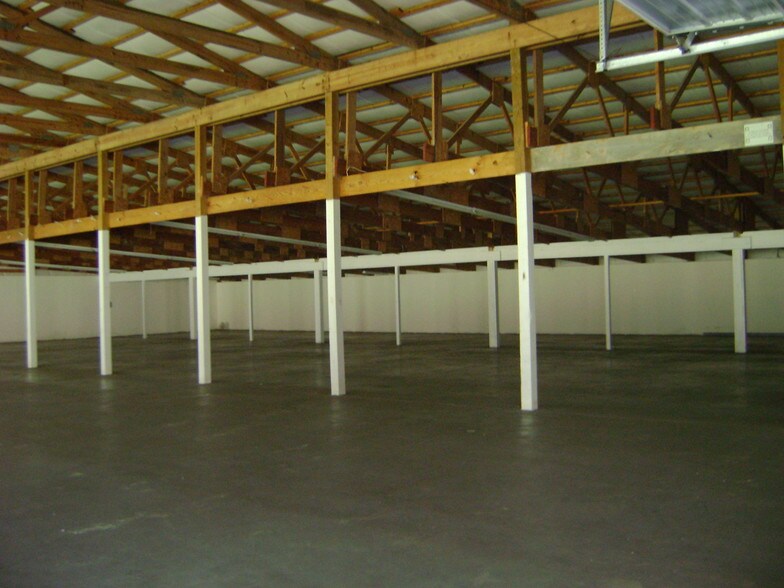 More Photos Of 1700 McArthur St, Manchester Freestanding For Lease