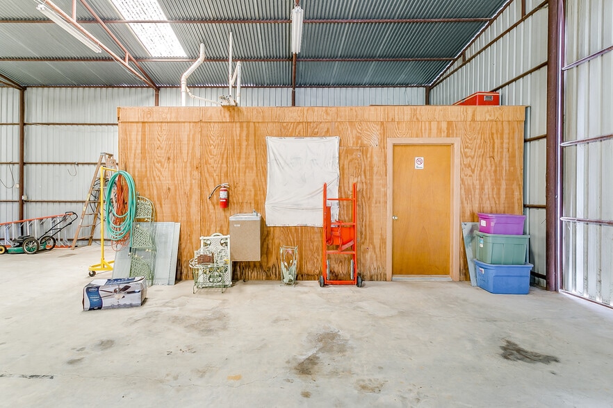 More Photos Of 3433 E Highway 199, Springtown Flex For Sale