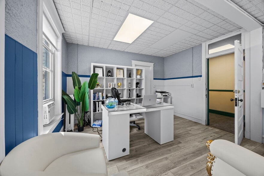 More Photos Of 1533 University Ave W, Saint Paul General Retail For Sale