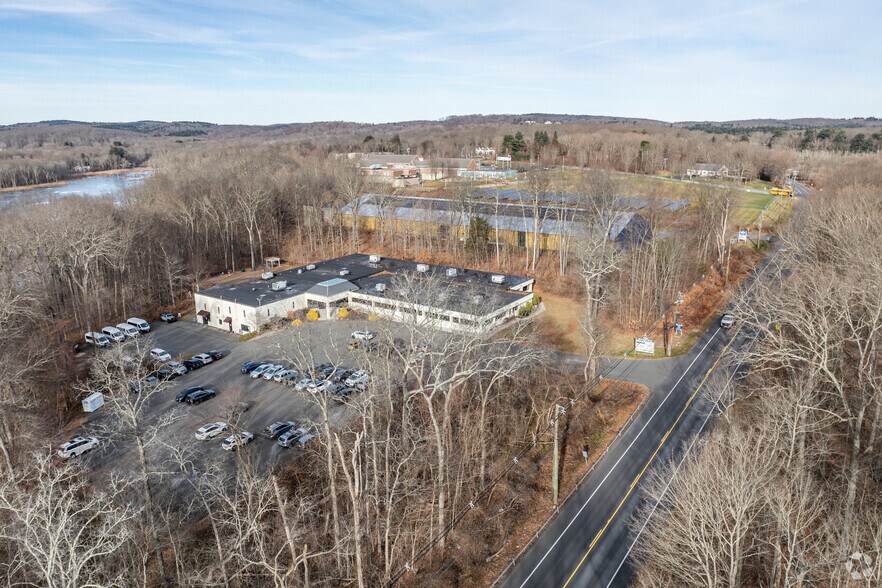 More Photos Of 984 Southford Rd, Middlebury Office For Lease