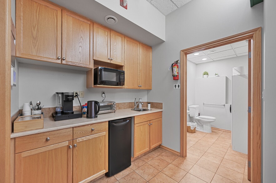 More Photos Of 10339 106 St NW, Edmonton Apartments For Lease