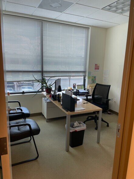 More Photos Of 43760 Trade Center Pl, Sterling Light Distribution For Lease