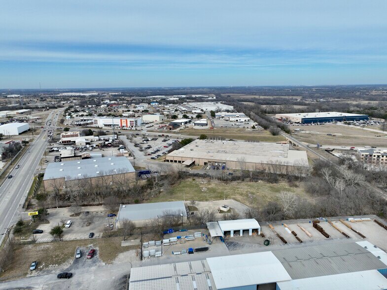 More Photos Of 902 N McDonald St, McKinney Industrial For Lease