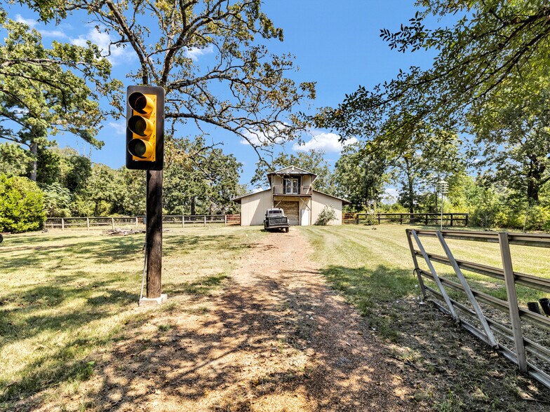 More Photos Of 750 N US Highway 287, Palestine Multifamily For Sale
