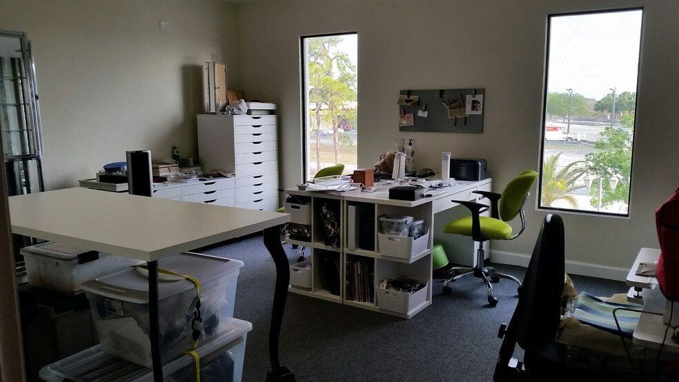 More Photos Of 7910 N Tamiami Trl, Sarasota Office For Lease