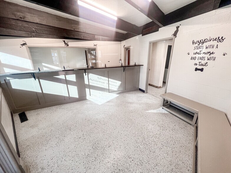 More Photos Of 3400 N Big Spring St, Midland Veterinarian Kennel For Sale