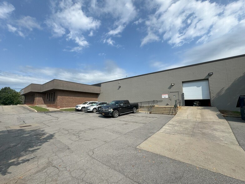 More Photos Of 80 Lawrence Bell Dr, Williamsville Research And Development For Lease