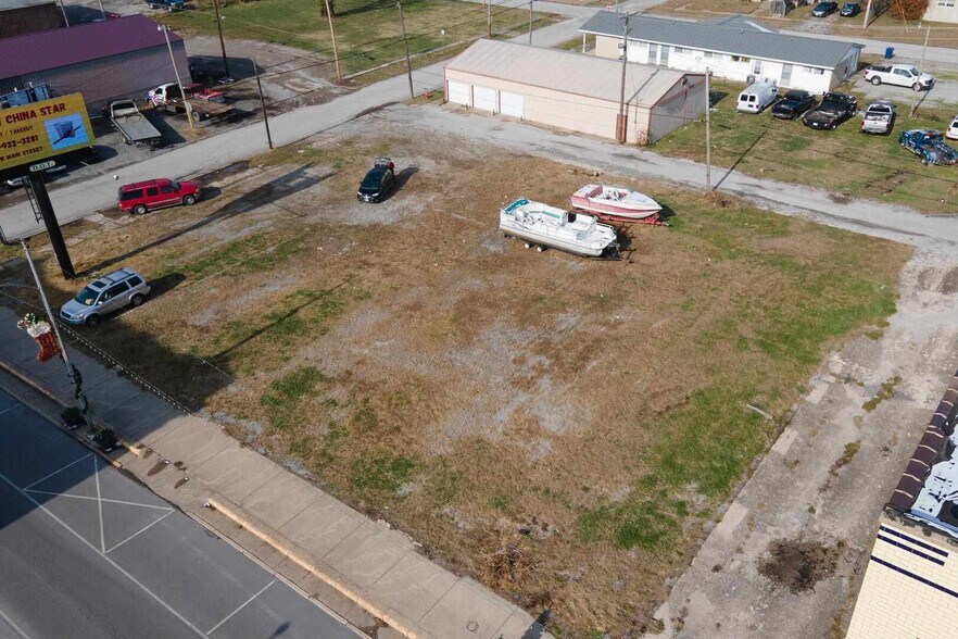 More Photos Of 111 W Main St, West Frankfort Storefront For Sale