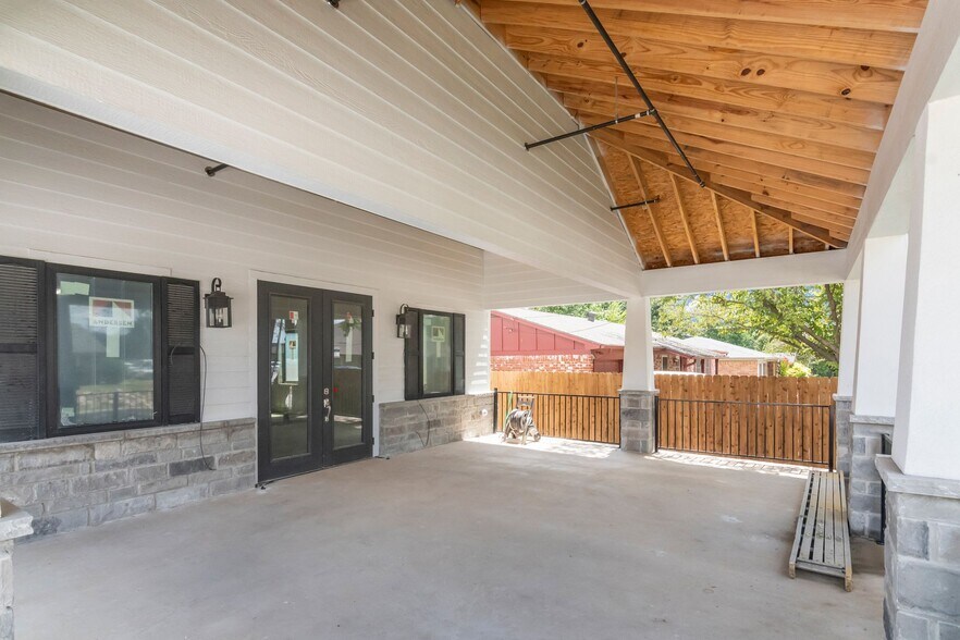 More Photos Of 207 S Elm St, Keller Storefront Retail Office For Sale