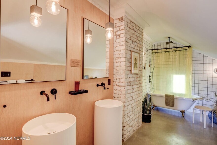 More Photos Of 118 S 4th St, Wilmington Hospitality For Sale