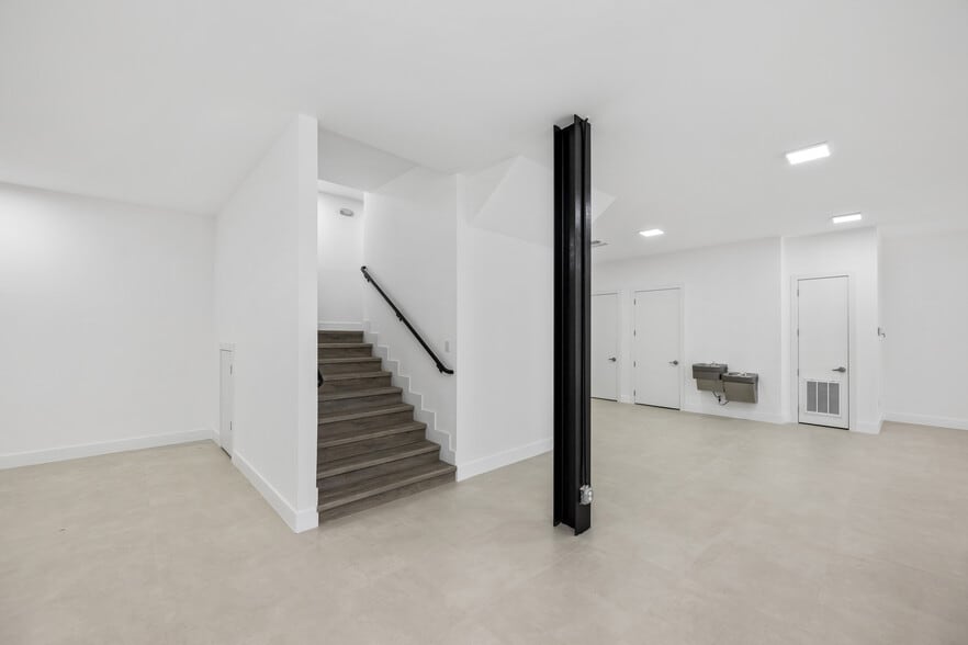 More Photos Of 129 N Miami Ave, Miami Restaurant For Lease