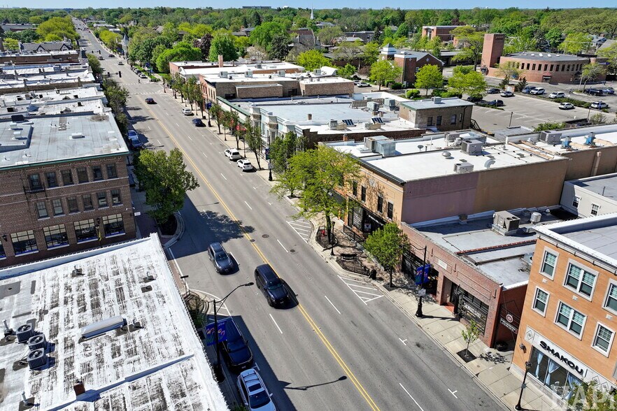More Photos Of 545-547 N Milwaukee Ave, Libertyville General Retail For Sale