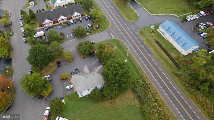 More Photos Of 102 St Claire Pl, Stevensville Medical For Lease