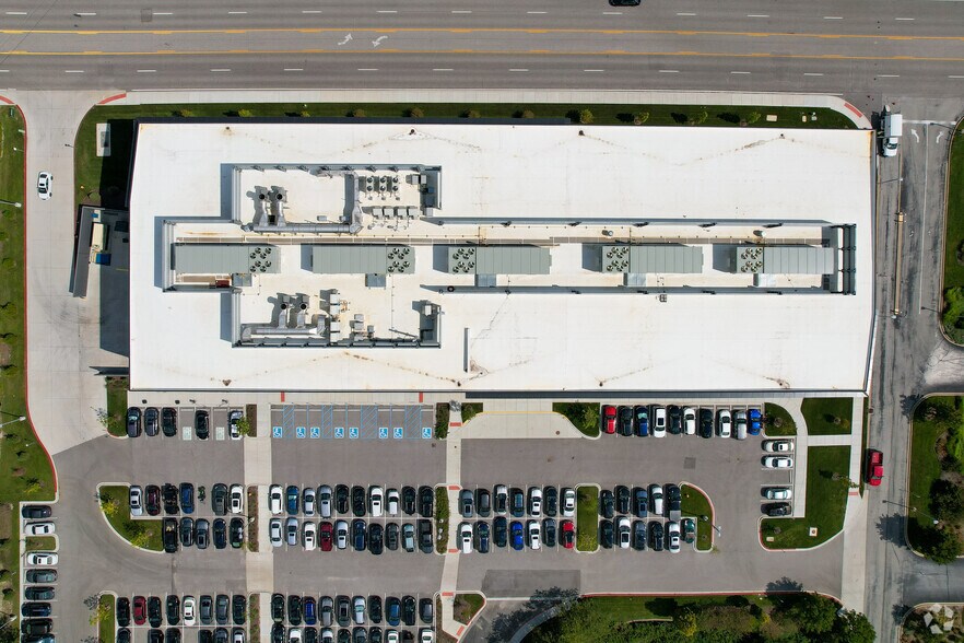 More Photos Of 1001 N Warson Rd, Saint Louis Office For Lease