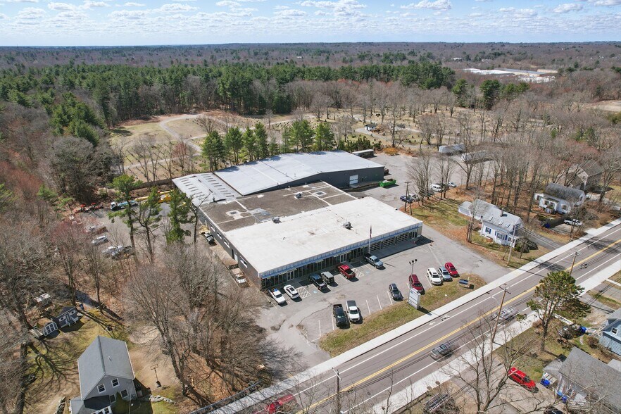 More Photos Of 145 Union St, Holbrook Warehouse For Lease