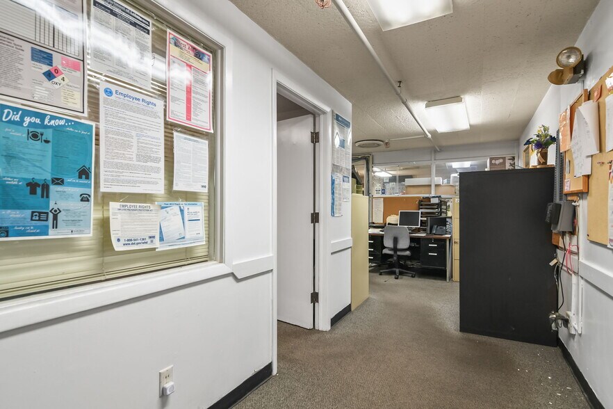 More Photos Of 227 E Adams St, Springfield Flex For Sale