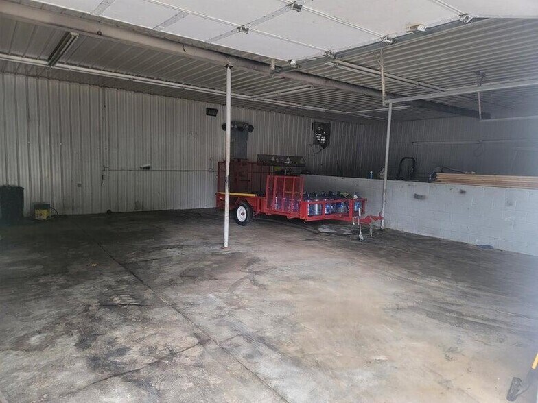 More Photos Of 7744 S Highway 27, Burnside Flex For Lease
