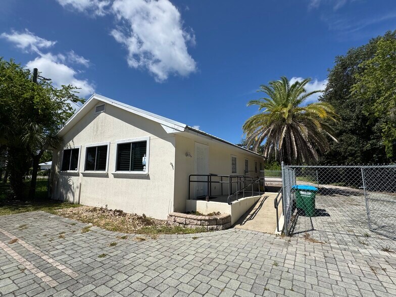 More Photos Of 2362 S Nova Rd, Daytona Beach Medical For Lease