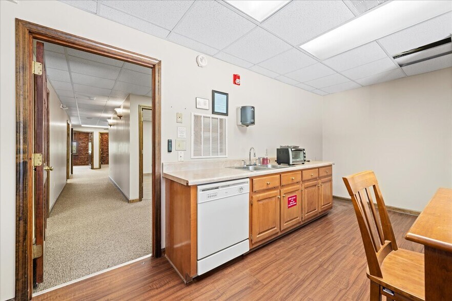 More Photos Of 303 E Main St, Pickens General Retail For Sale