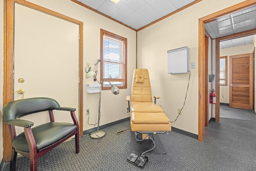 More Photos Of 293 N Ellsworth Ave, Salem Medical For Lease