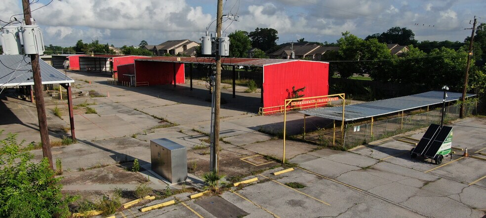 More Photos Of 9411 Alcorn St, Houston Warehouse For Lease