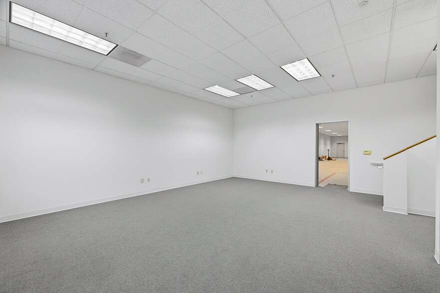 More Photos Of 2130-2162 Ringwood Ave, San Jose Showroom For Sale