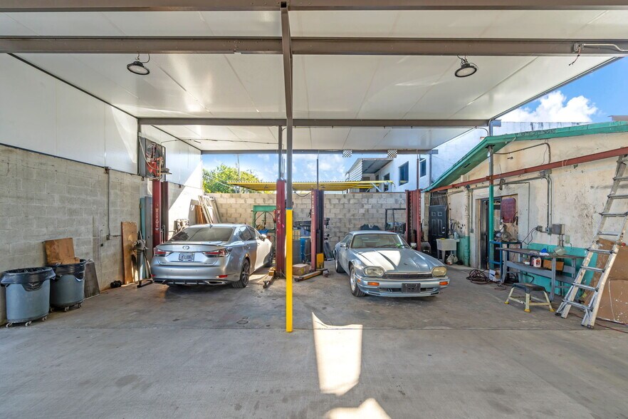 More Photos Of 3219 SW 8th St, Miami Storefront For Sale