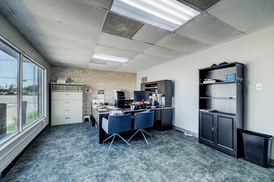 More Photos Of 905 W Main St, La Porte Warehouse For Sale