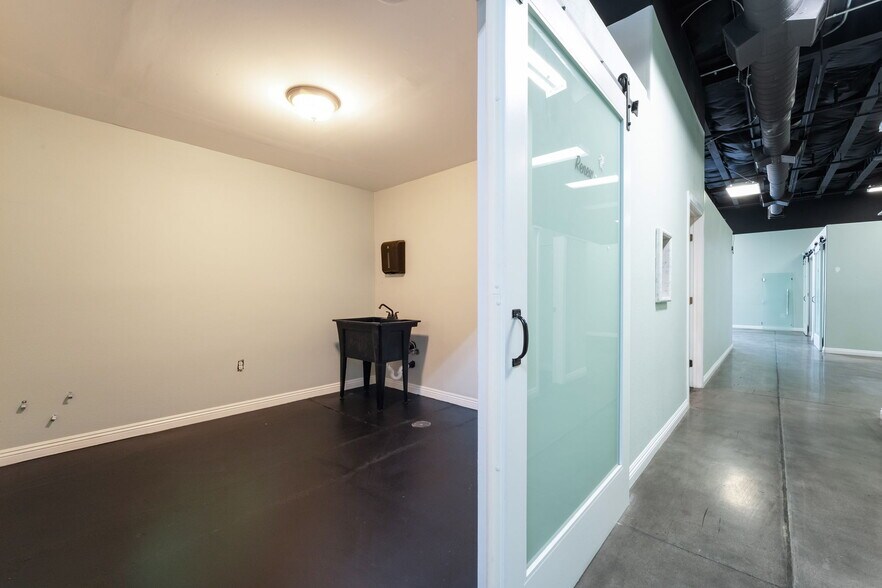 More Photos Of 8665 S Eastern Ave, Las Vegas Office For Lease