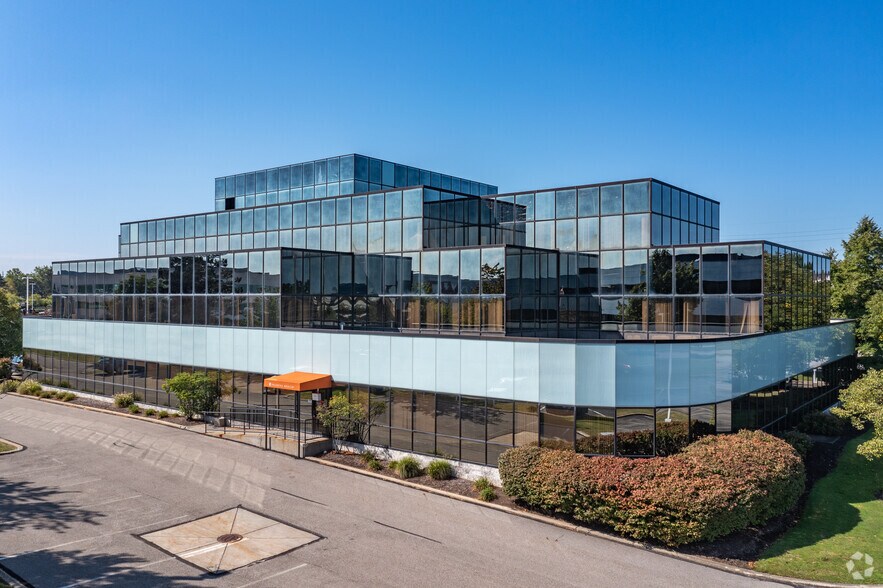 More Photos Of 25700 Science Park Dr, Beachwood Office For Lease