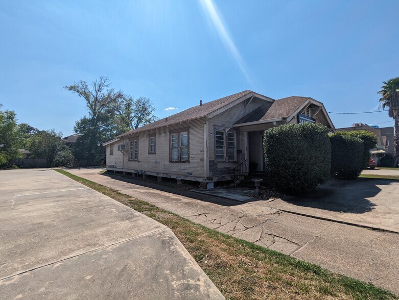 More Photos Of 2671 Broadway, Beaumont Freestanding For Sale
