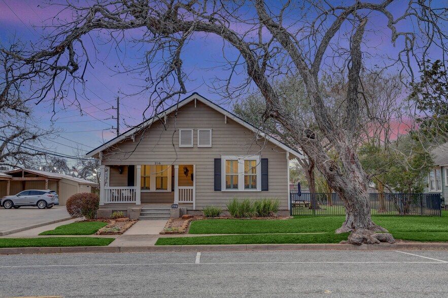 More Photos Of 206 Brooks St, Sugar Land Office Residential For Sale