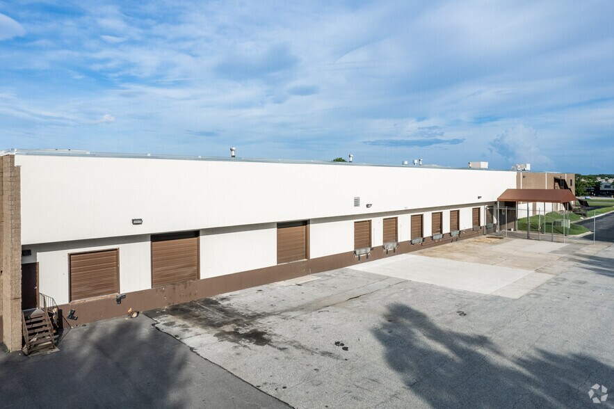 More Photos Of 6720 Baymeadow Dr, Glen Burnie Warehouse For Lease