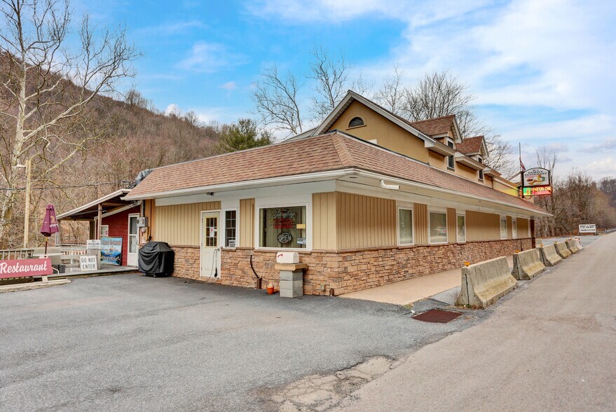 More Photos Of 2212 Centre Tpke, Orwigsburg Restaurant For Sale