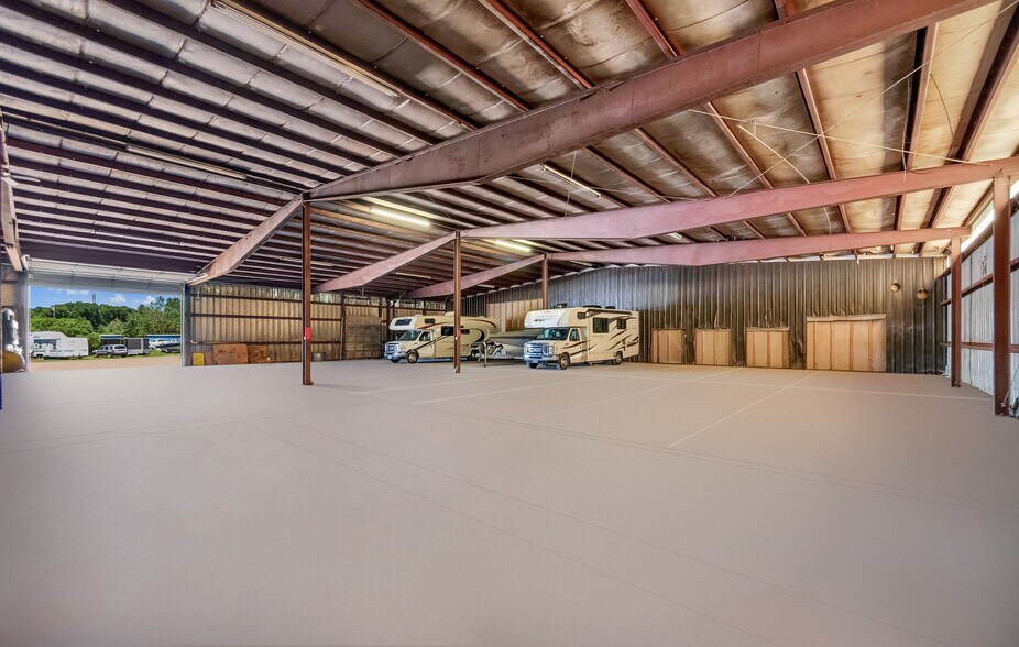 More Photos Of 493 Old Turnpike Rd, Plantsville Warehouse For Lease