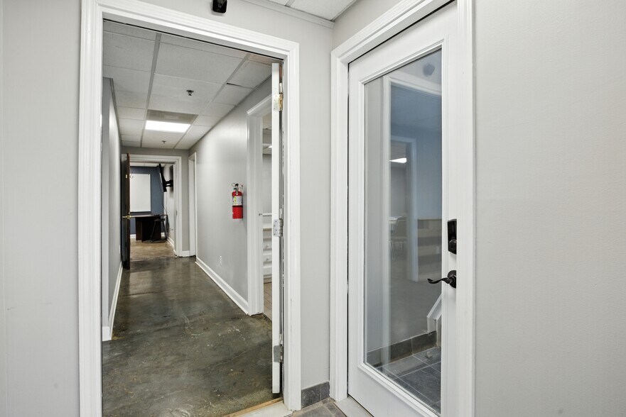 More Photos Of 4800 Joslyn Rd, Lake Orion Light Manufacturing For Sale