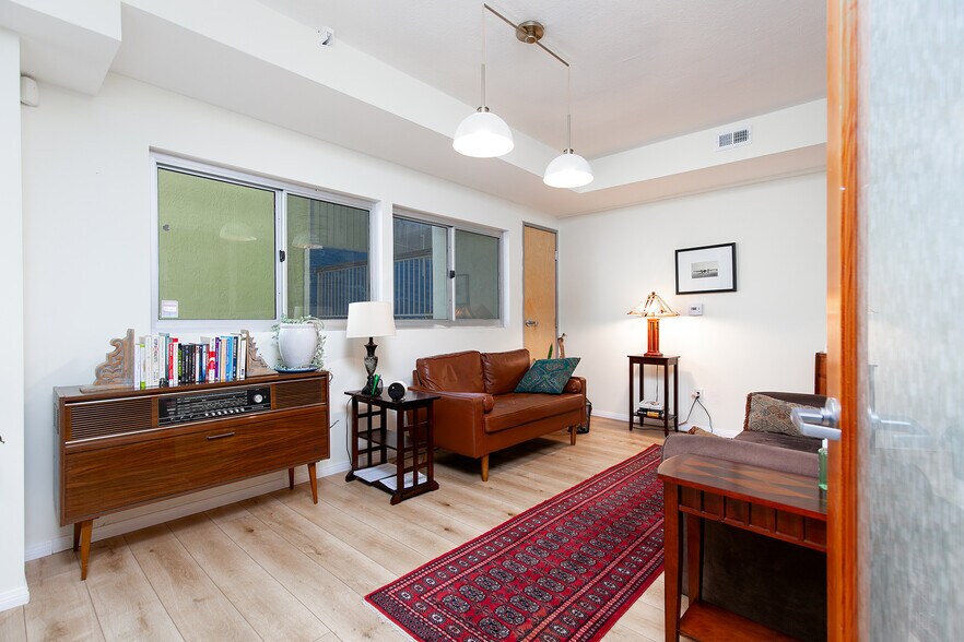 More Photos Of 1940 Garnet Ave, San Diego Medical For Sale