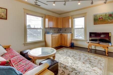 More Photos Of 707 NE 5th St, McMinnville Office For Sale