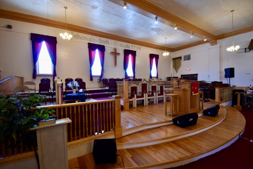 More Photos Of 5646 Lawton St, Detroit Religious Facility For Sale