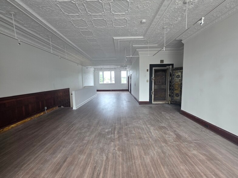 More Photos Of 429 Main St, Rockland Office For Sale