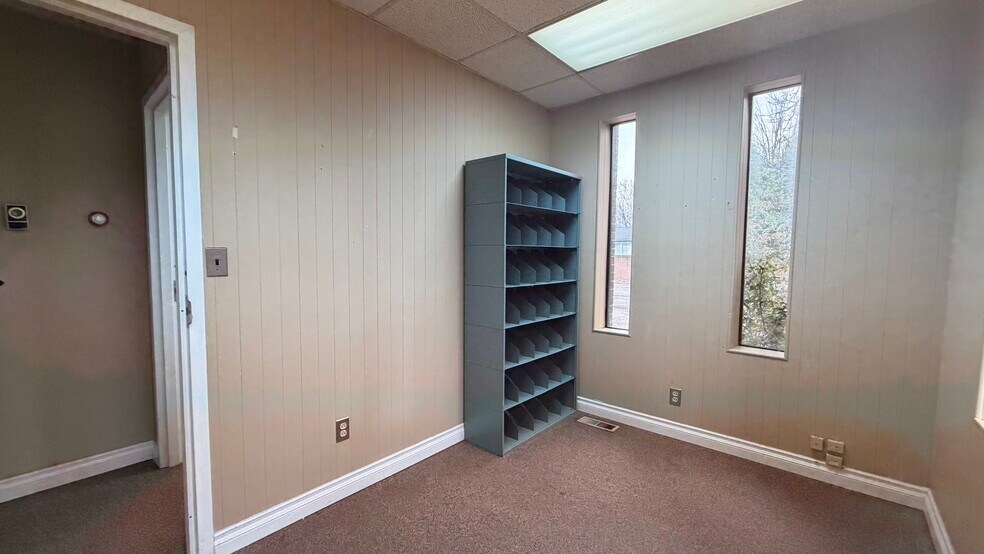 More Photos Of 10533-10535 Farmington Rd, Livonia Medical For Lease