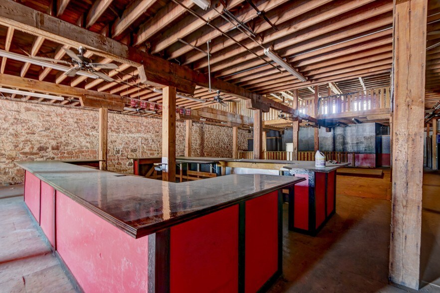 More Photos Of 324 W Oklahoma Ave, Guthrie Storefront Retail Residential For Lease