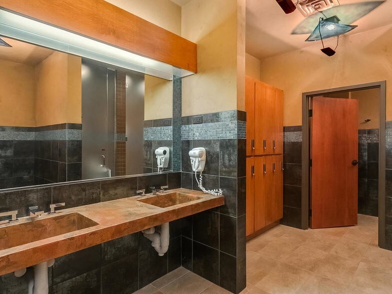 More Photos Of 4100 Spring St, Spring Park Storefront Retail Residential For Lease