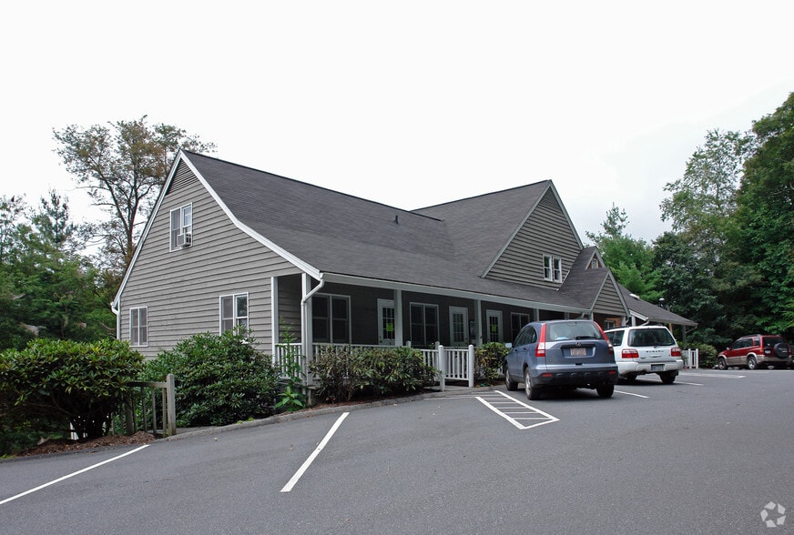 Primary Photo Of 1064 Meadowview Dr, Boone Medical For Lease