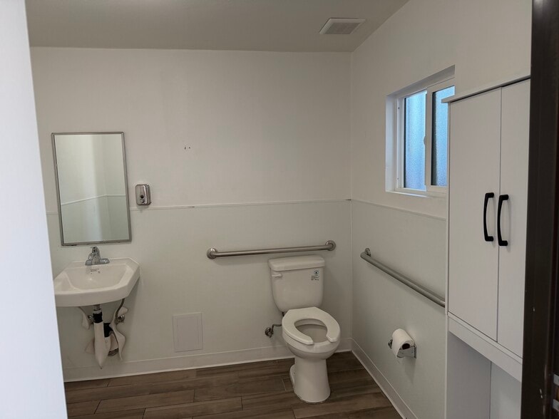 More Photos Of 504 S Harbor Blvd, Fullerton Freestanding For Sale
