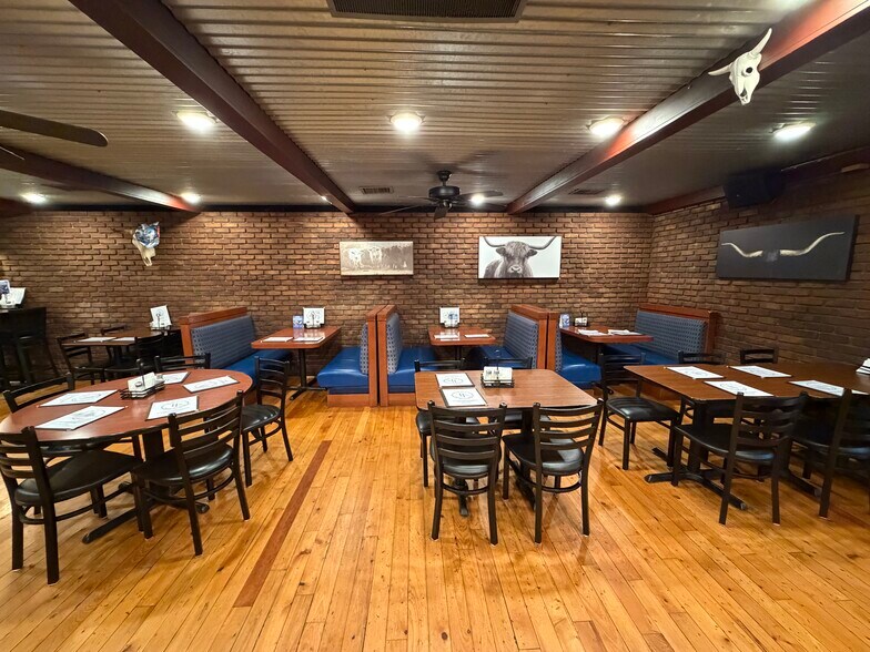 More Photos Of 617 S Washington St, New Paris Bar For Sale